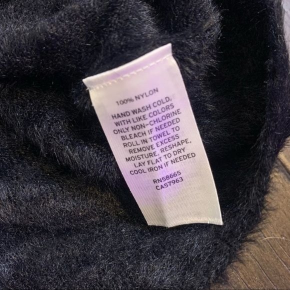 NWT Chelsea28 Black Off Shoulder Knit V Neck Long Sleeve Sweater Medium - Picture 10 of 11